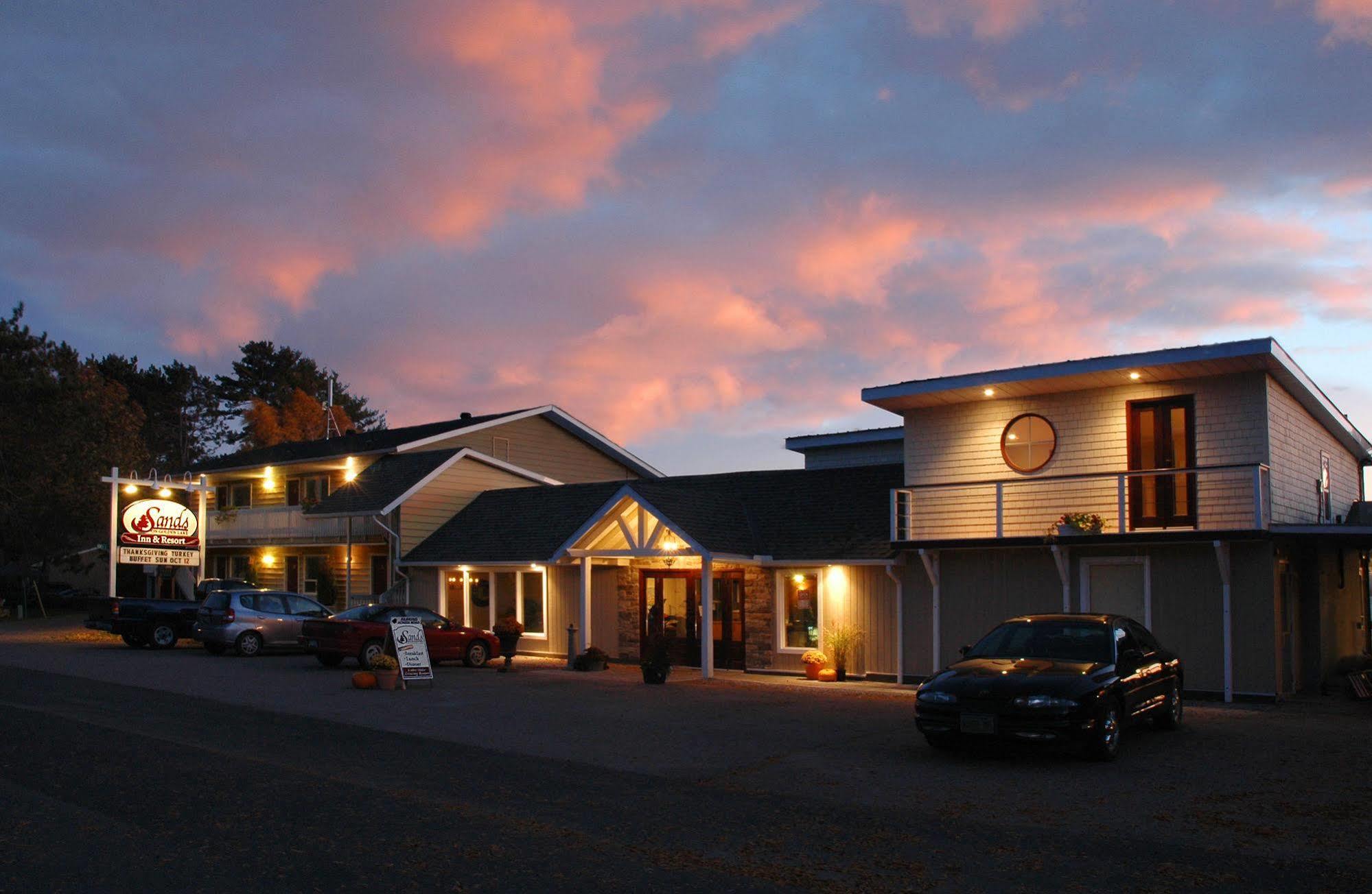 Sands On Golden Lake Hotell Eksteriør bilde